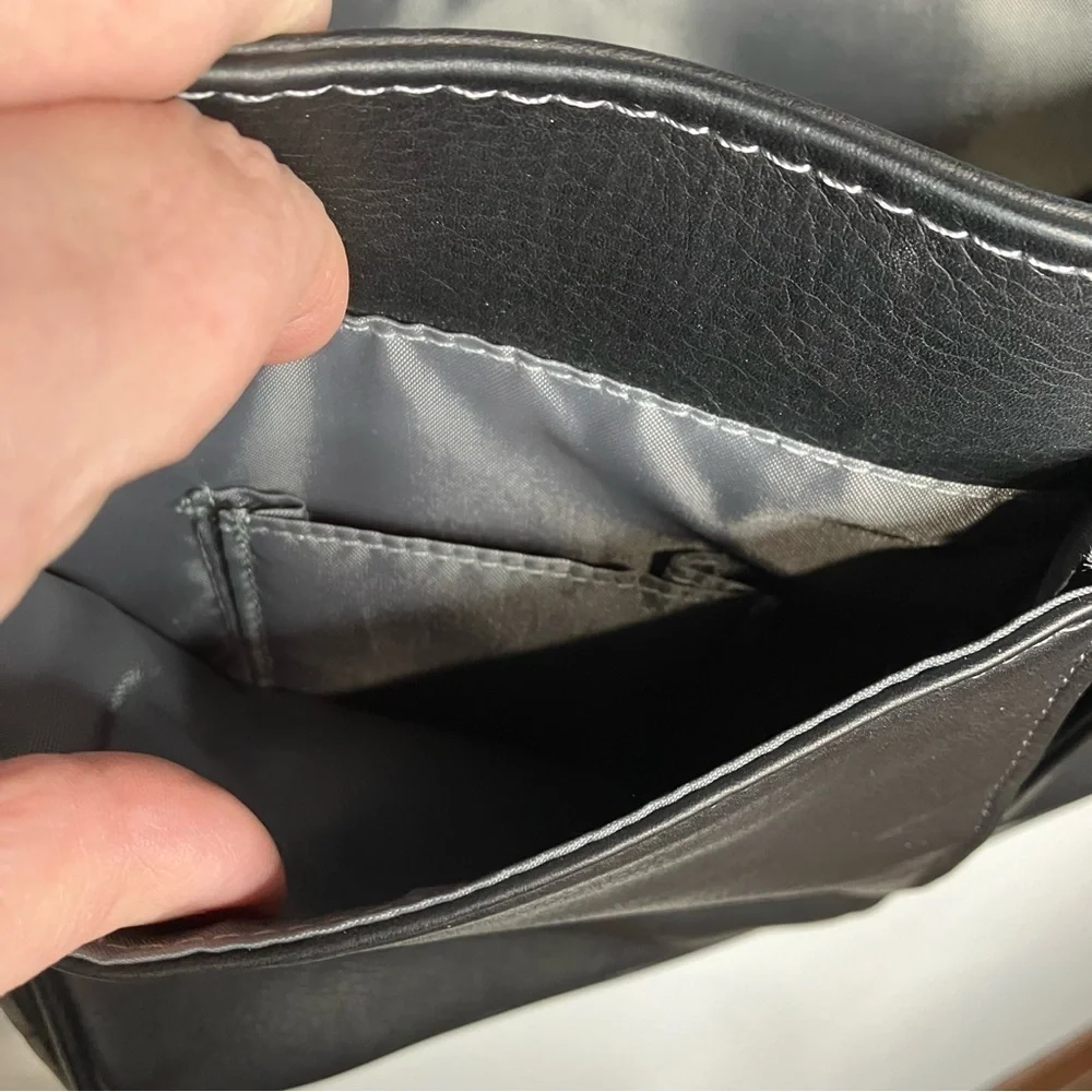 Reaction Kenneth‎ Cole black leather briefcase laptop bag